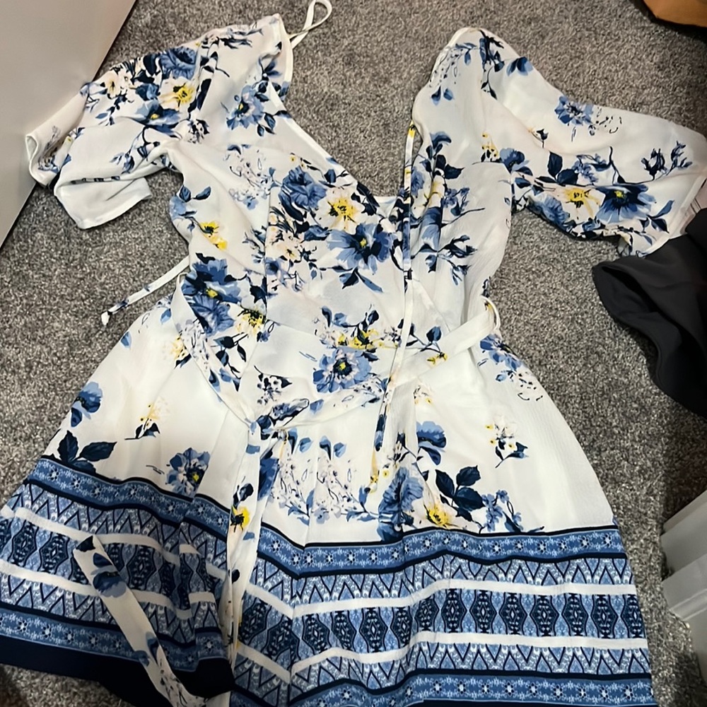 Xs floral shirt sleeve romper